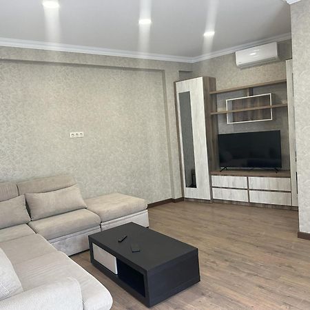 Three Palms Guest House Tbilisi Exterior photo