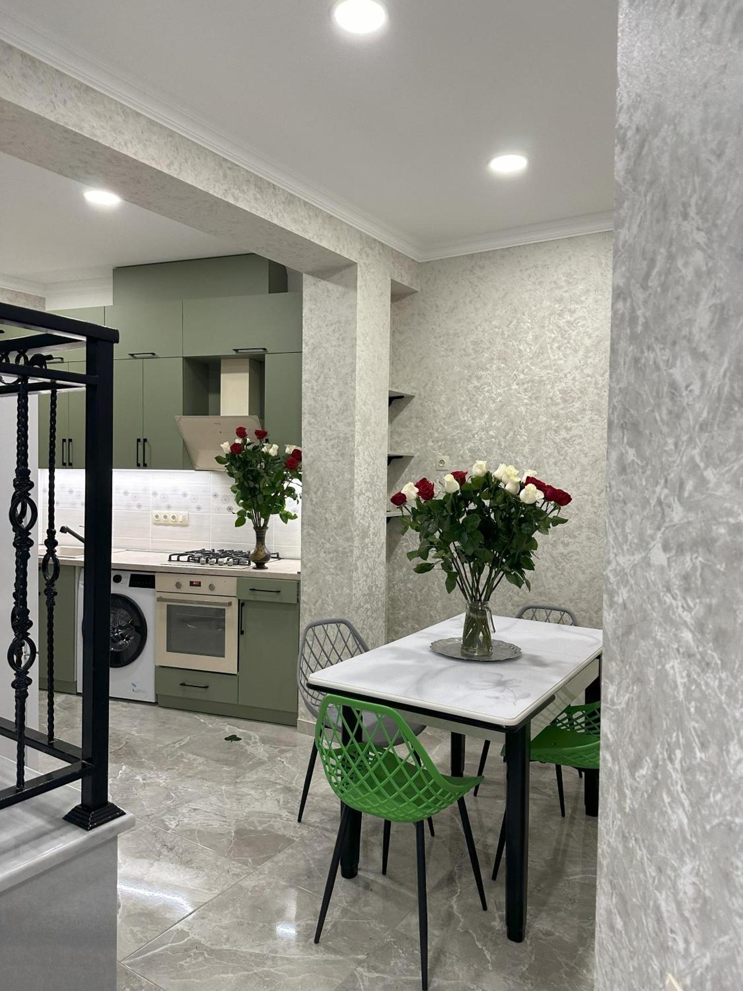 Three Palms Guest House Tbilisi Exterior photo