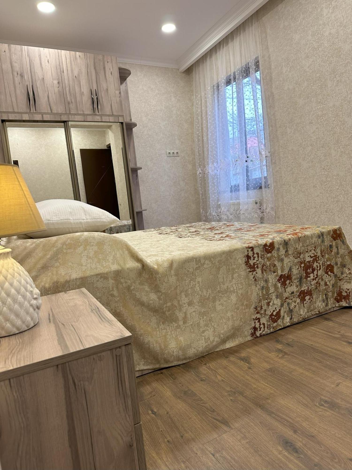 Three Palms Guest House Tbilisi Exterior photo
