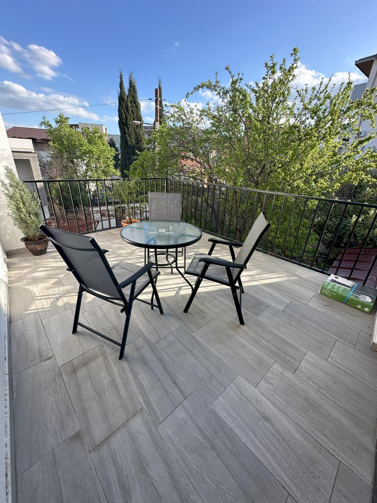 Three Palms Guest House Tbilisi Exterior photo